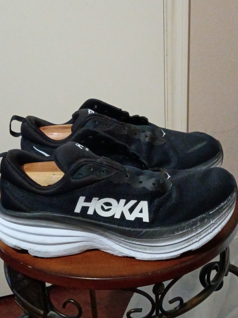 Hoka One One Bondi 8 Shoes Mens Size 11 2E Black Running Cushion 1127953 BWHT
